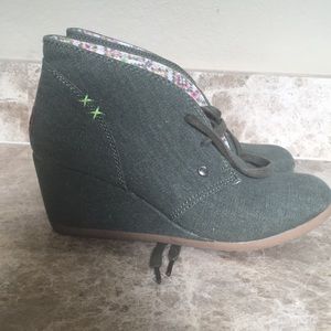 Green ankle boots